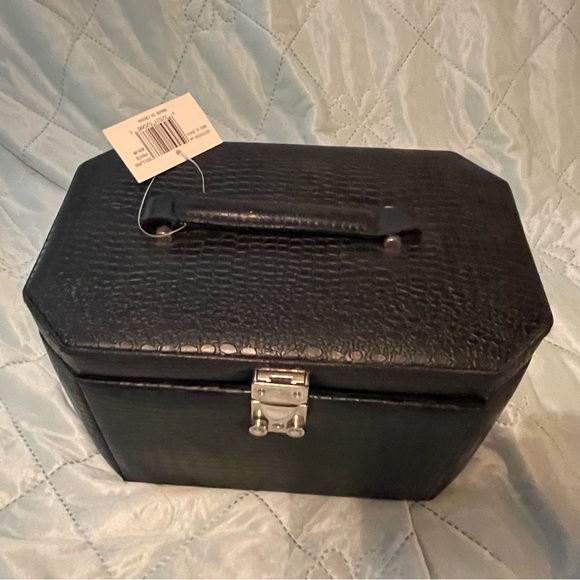 Elegant Black Jewelry Box - Picture 8 of 8